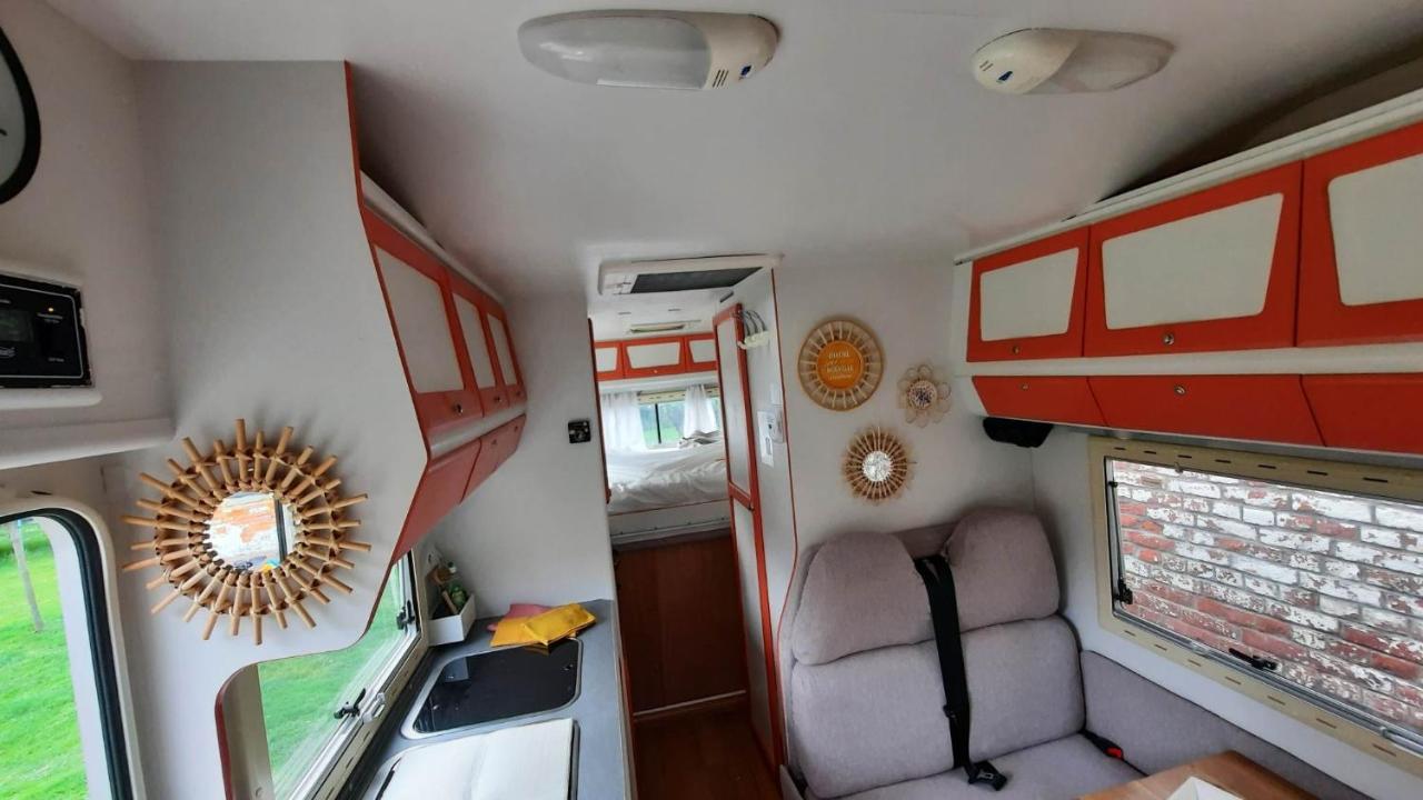Camping Car A 3 Minutes Du Parc Pairi Daiza Hotell Brugelette Eksteriør bilde